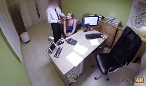 Telecamera nascosta e sesso veloce in ufficio