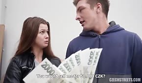 Sesso per soldi con una bella ragazza ceca